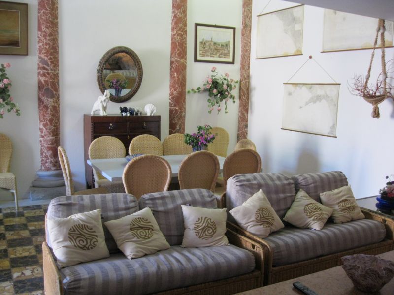 Living Room 041.jpg